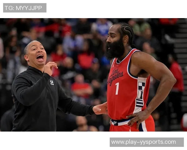 快船逆转19分再创佳绩小卡吸引防守三人展现团队实力